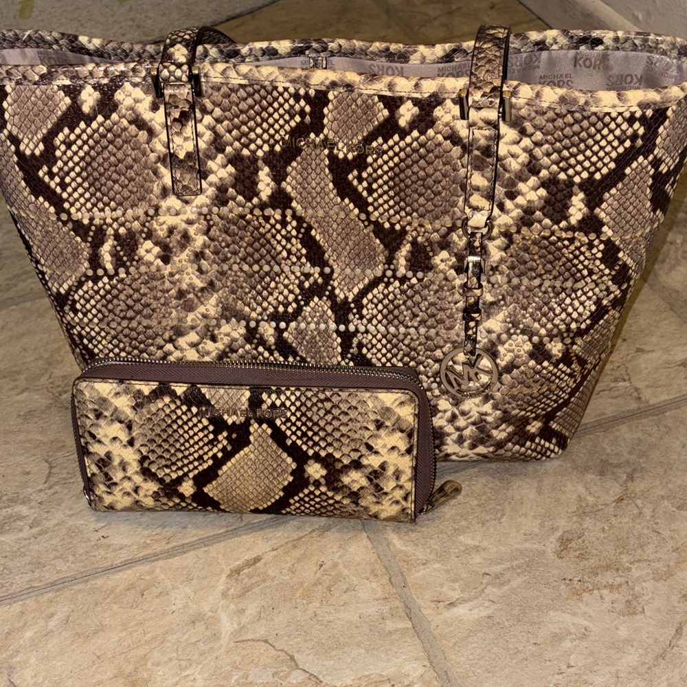 Michael Kors Snake Print laser cut Tote and Wallet Set